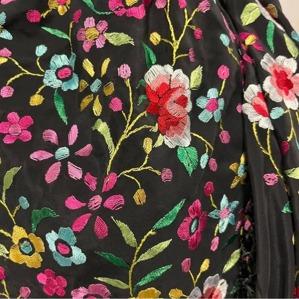 Vintage Embroidered piano Shawl - Picture 3 of 5